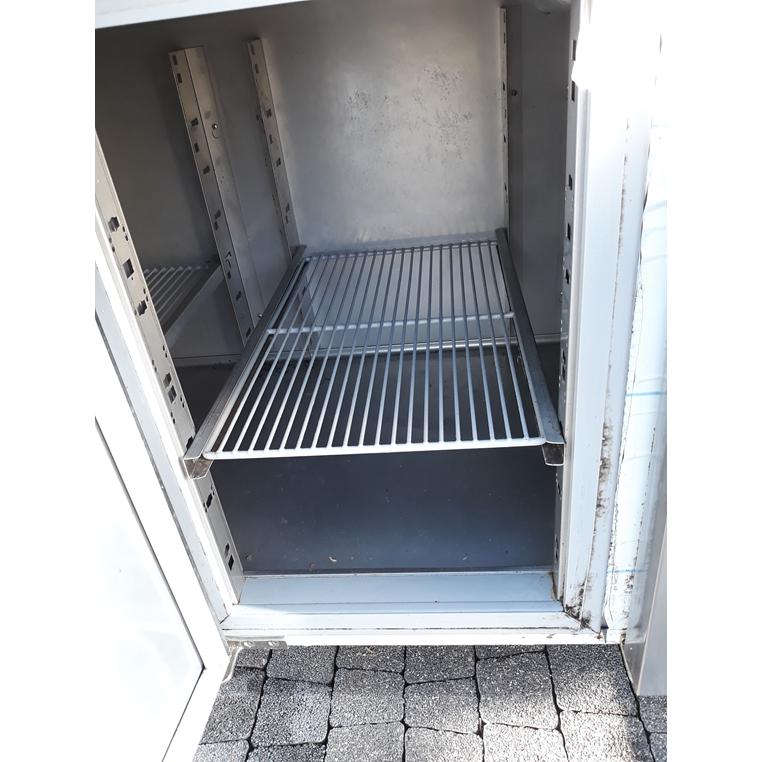 Stół chłodniczy 3-drzwiowy 179x70x85(H) 452L stal nierdzewna