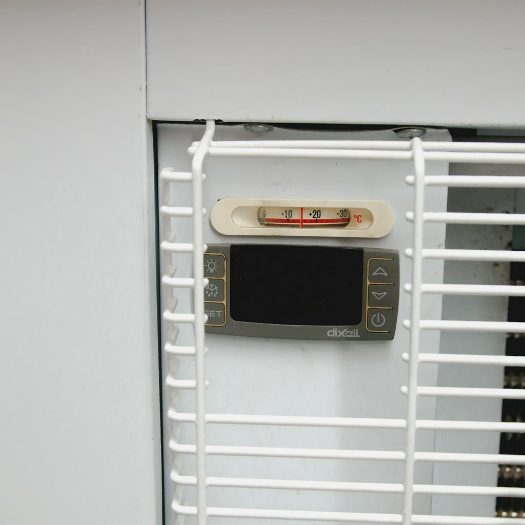 Elektroniczny panel sterowania w kuweciarce