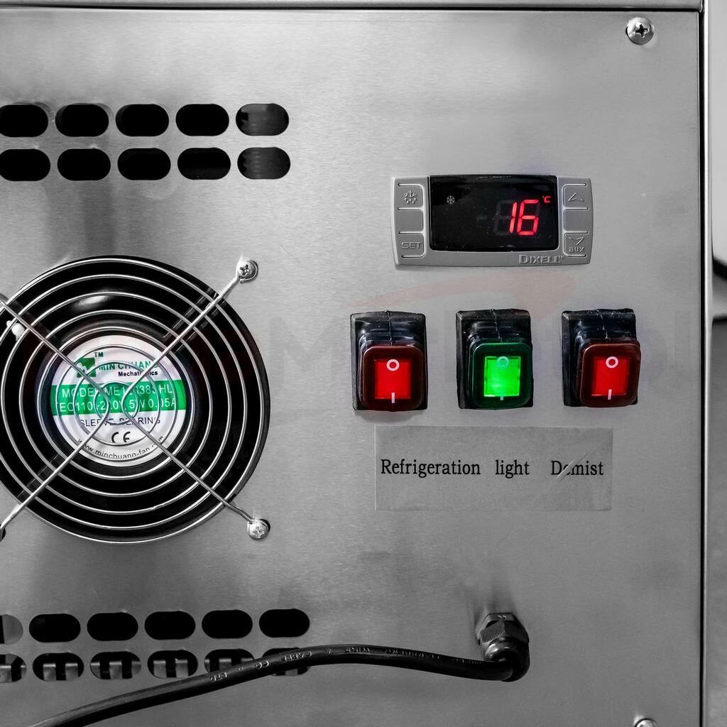 Elektroniczny panel sterowania w witrynie cukierniczej marki ELSA S60