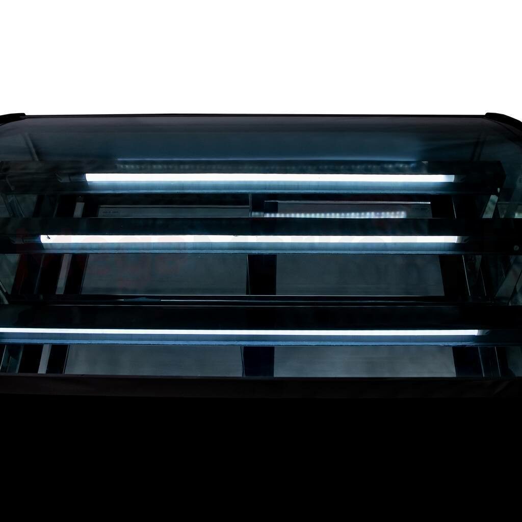oświetlenie LED w witrynie cukierniczej z szybą giętą marki Mega-M CLARA S120