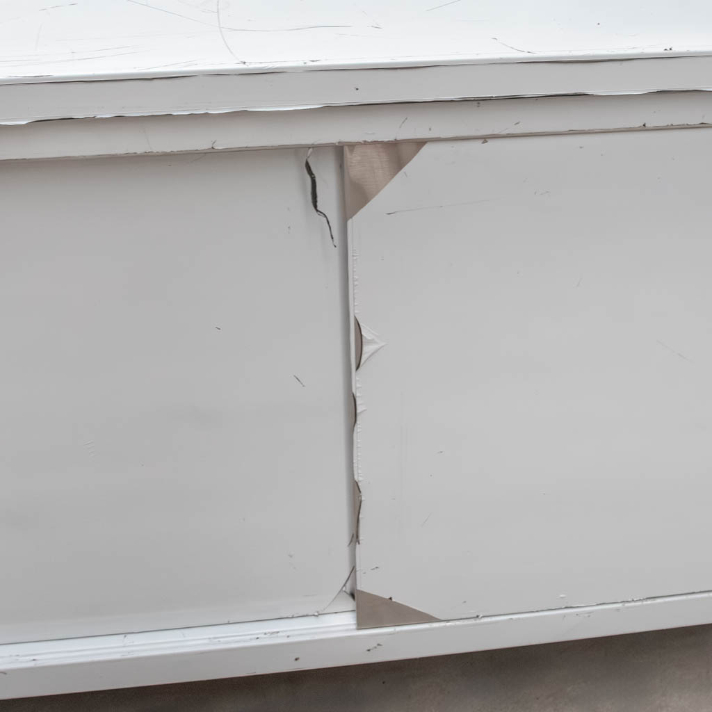 Stół gastronomiczny ze stali nierdzewnej centralny z szafką Mega-M 180x60x85 cm pogięty MTP005889