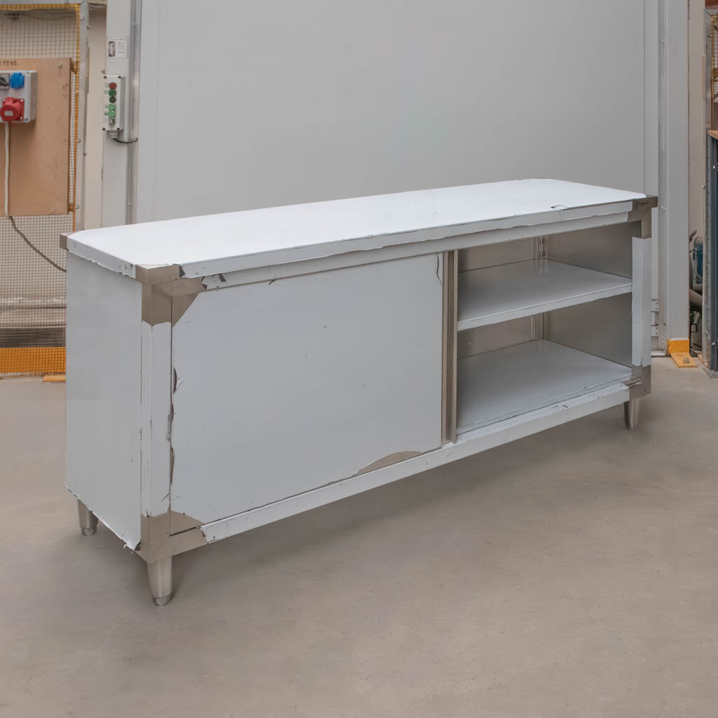 Stół gastronomiczny ze stali nierdzewnej centralny z szafką Mega-M 180x60x85 cm pogięty MTP005889