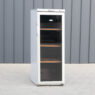 Witryna na wino, chłodziarka do wina, WHIRLPOOL ARC 2150W, przechowywanie wina, szafa chłodnicza na wino, witryna winiarska, winiarka WHIRLPOOL, profesjonalna witryna chłodnicza, lodówka na wino, półki drewniane na wino, chłodzenie wina, regulacja temperatury wina, witryna do restauracji, witryna do hotelu, przeszklona witryna na wino, winiarka 59x59x159 cm, elegancka witryna na wino, chłodziarka na wino WHIRLPOOL, nowoczesna witryna winiarska, energooszczędna witryna na wino, ochrona wina przed UV