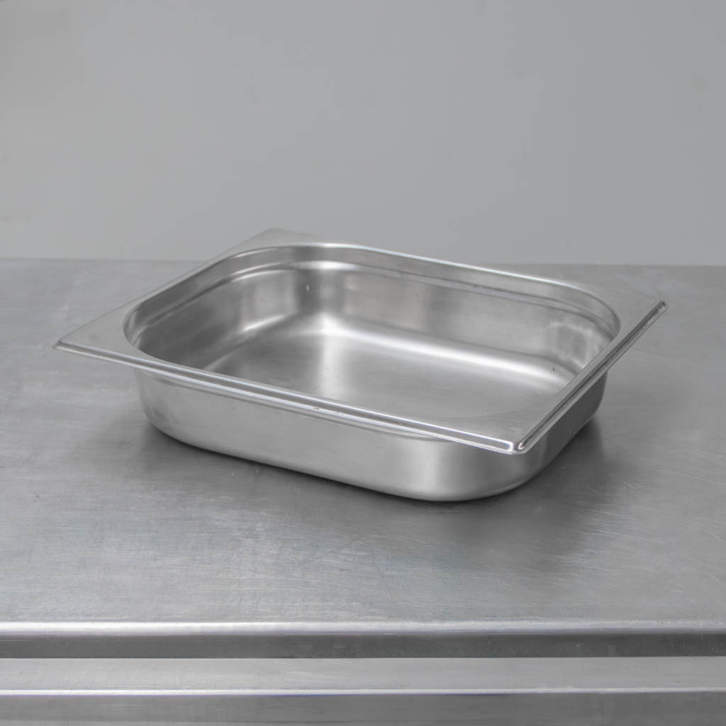 pojemnik GN ze stali nierdzewnej, pojemnik gastronomiczny GN, pojemnik GN do gastronomii, pojemnik GN do restauracji, pojemnik GN na żywność, pojemnik ze stali nierdzewnej, pojemnik GN do przechowywania, pojemnik GN do pieczenia, pojemnik GN uniwersalny, akcesoria GN, wyposażenie kuchni gastronomicznej, pojemnik GN nierdzewny, stalowy pojemnik GN, profesjonalny pojemnik GN