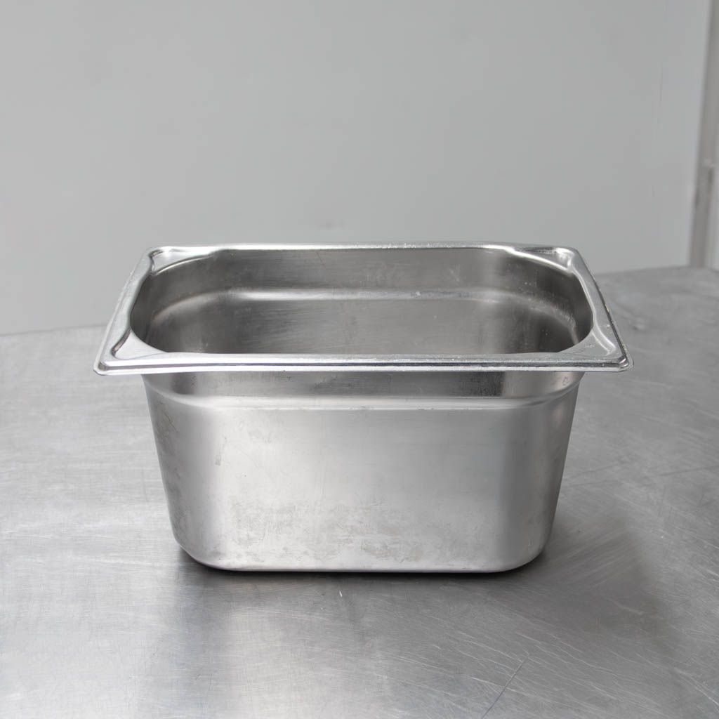 pojemnik GN ze stali nierdzewnej, pojemnik gastronomiczny GN, pojemnik GN do gastronomii, pojemnik GN do restauracji, pojemnik GN na żywność, pojemnik ze stali nierdzewnej, pojemnik GN do przechowywania, pojemnik GN do pieczenia, pojemnik GN uniwersalny, akcesoria GN, wyposażenie kuchni gastronomicznej, pojemnik GN nierdzewny, stalowy pojemnik GN, profesjonalny pojemnik GN