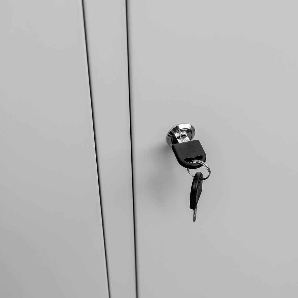 szafka BHP, szafka ubraniowa, szafka metalowa pracownicza, szafka socjalna, szafka ubraniowa BHP, szafka metalowa do szatni, szafka na ubrania robocze, szafka socjalna metalowa, szafka pracownicza