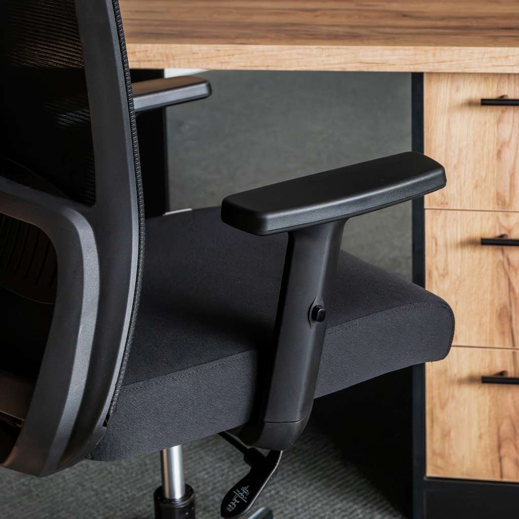 fotel obrotowy, fotel biurowy, ergonomiczny fotel do pracy, krzesło do biurka, fotel do komputera, fotel do pracy przy biurku, fotel obrotowy z podłokietnikami, fotel regulowany, wygodny fotel biurowy, fotel z regulacją wysokości, fotel do biura, fotel pracowniczy