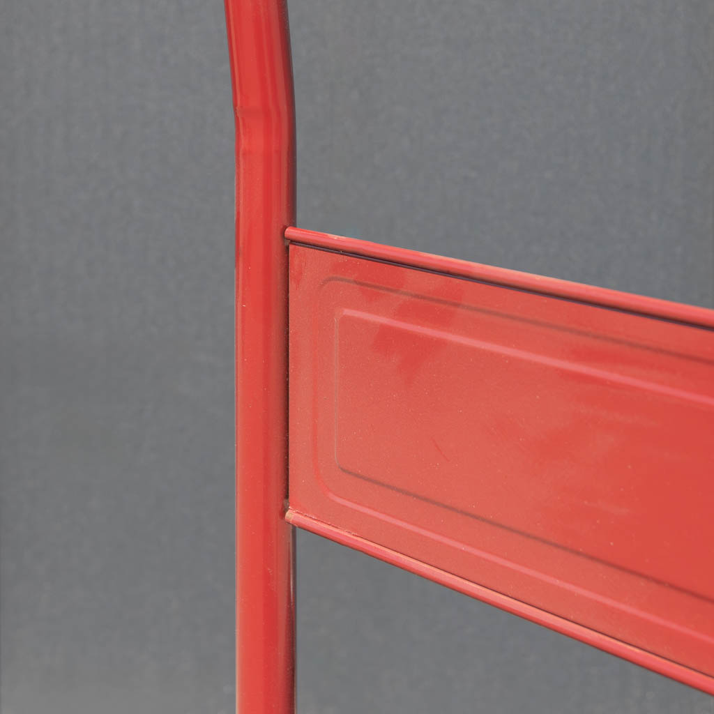 wózek platformowy, wózek transportowy, wózek magazynowy, wózek z antypoślizgową platformą, wózek ręczny do magazynu, solidny wózek transportowy, kompaktowy wózek magazynowy, wózek z kołami skrętnymi