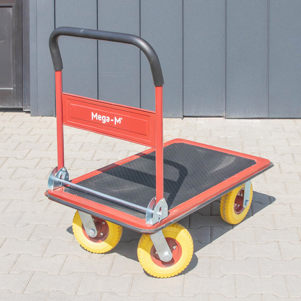 wózek platformowy, wózek transportowy, wózek magazynowy, wózek z antypoślizgową platformą, wózek ręczny do magazynu, solidny wózek transportowy, kompaktowy wózek magazynowy, wózek z kołami skrętnymi