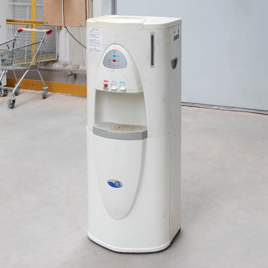 dystrybutor wody bezbutelkowy, dystrybutor wody z mineralizatorem, dystrybutor wody do biura, ekologiczny dystrybutor wody, dystrybutor wody z filtrem, bezbutlowy dystrybutor wody, dystrybutor wody pitnej, dystrybutor wody z sieci, filtracja wody, dystrybutor wody bez butli