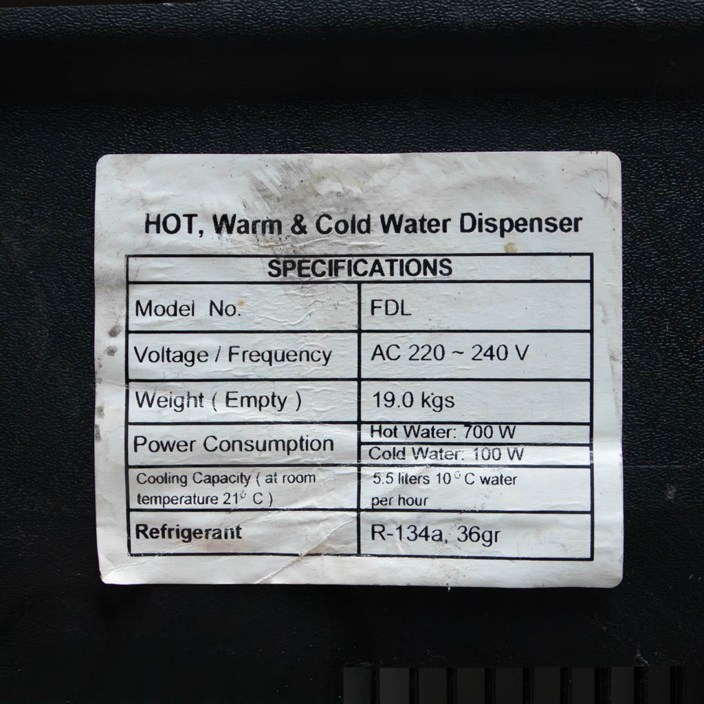 dystrybutor wody bezbutelkowy, dystrybutor wody z mineralizatorem, dystrybutor wody do biura, ekologiczny dystrybutor wody, dystrybutor wody z filtrem, bezbutlowy dystrybutor wody, dystrybutor wody pitnej, dystrybutor wody z sieci, filtracja wody, dystrybutor wody bez butli