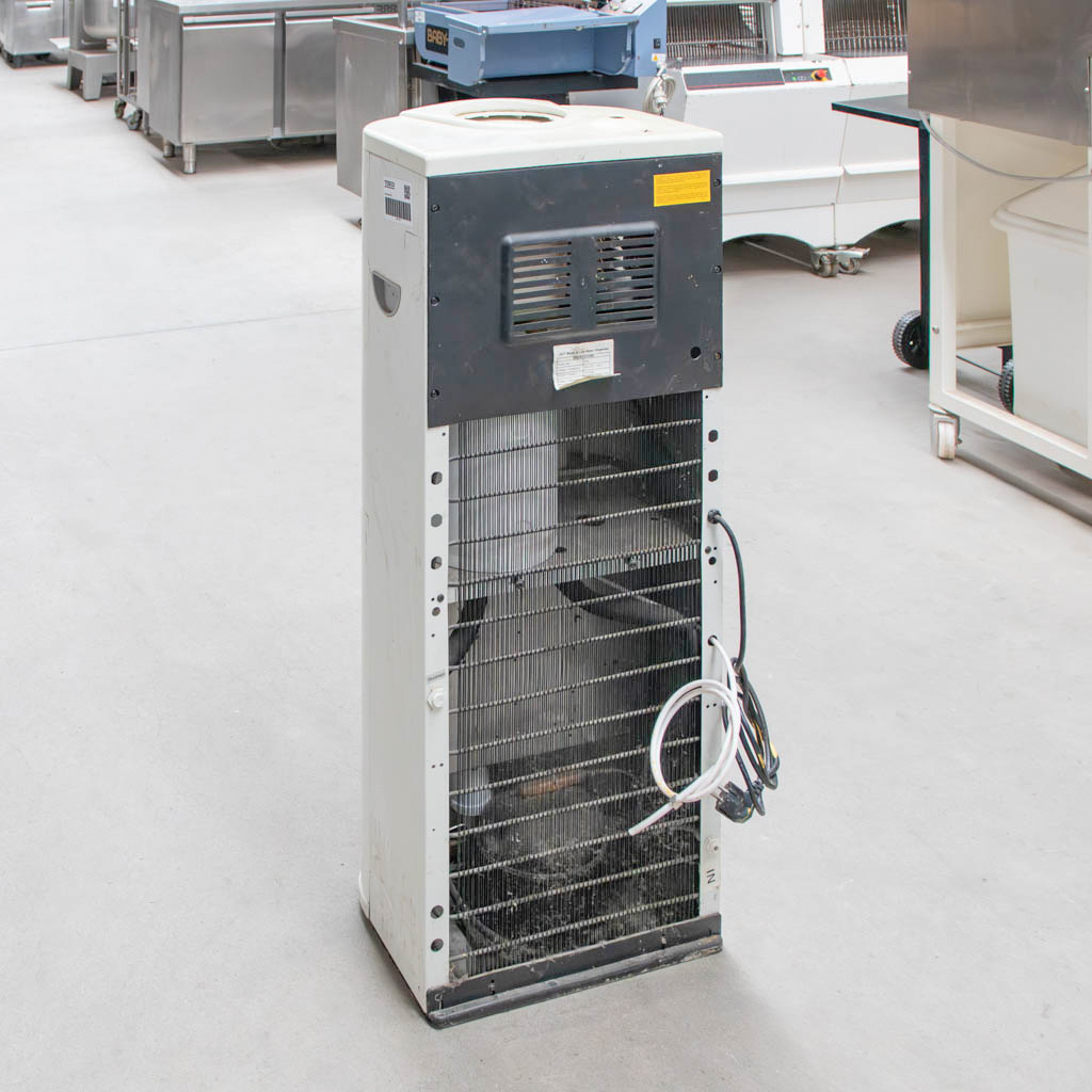 dystrybutor wody bezbutelkowy, dystrybutor wody z mineralizatorem, dystrybutor wody do biura, ekologiczny dystrybutor wody, dystrybutor wody z filtrem, bezbutlowy dystrybutor wody, dystrybutor wody pitnej, dystrybutor wody z sieci, filtracja wody, dystrybutor wody bez butli