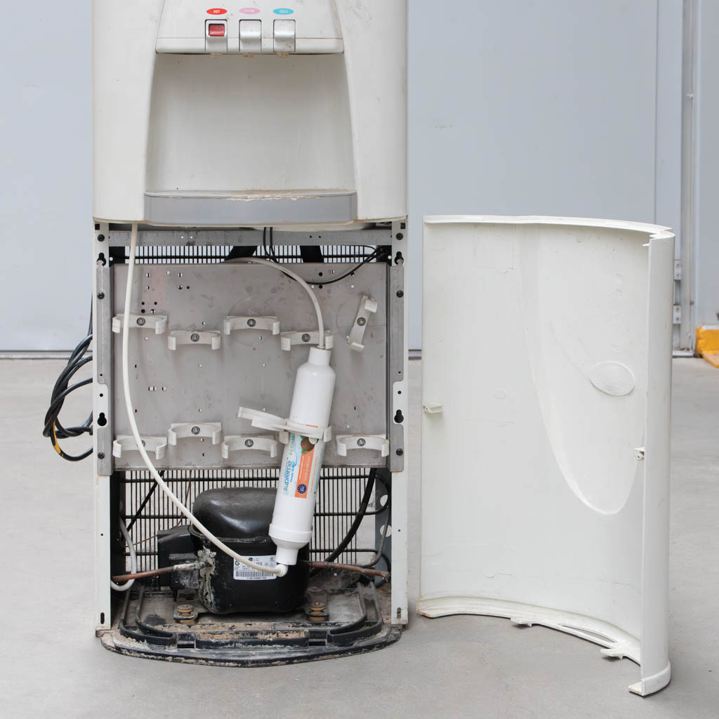 dystrybutor wody bezbutelkowy, dystrybutor wody z mineralizatorem, dystrybutor wody do biura, ekologiczny dystrybutor wody, dystrybutor wody z filtrem, bezbutlowy dystrybutor wody, dystrybutor wody pitnej, dystrybutor wody z sieci, filtracja wody, dystrybutor wody bez butli