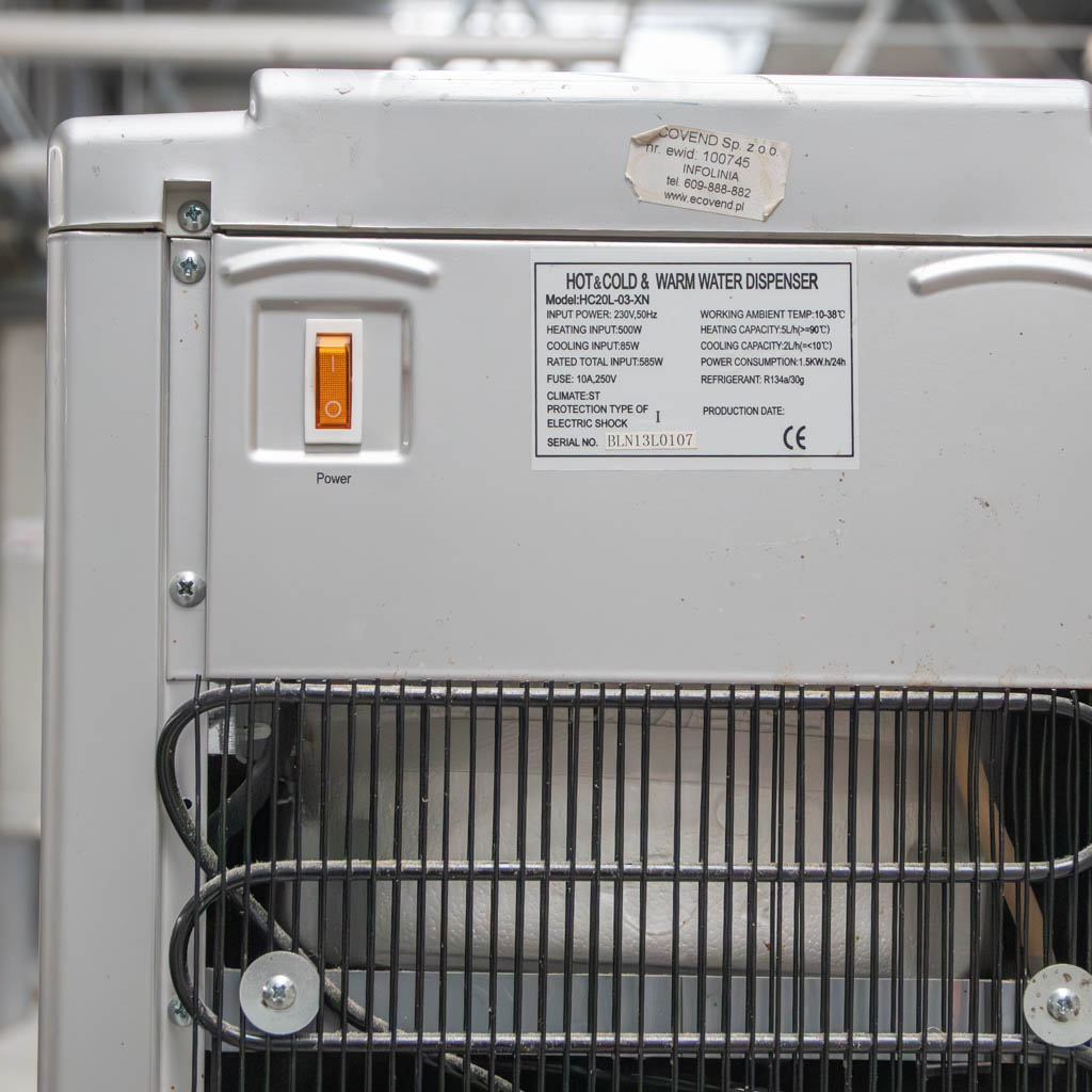 dystrybutor wody bezbutelkowy, dystrybutor wody z mineralizatorem, dystrybutor wody do biura, ekologiczny dystrybutor wody, dystrybutor wody z filtrem, bezbutlowy dystrybutor wody, dystrybutor wody pitnej, dystrybutor wody z sieci, filtracja wody, dystrybutor wody bez butli