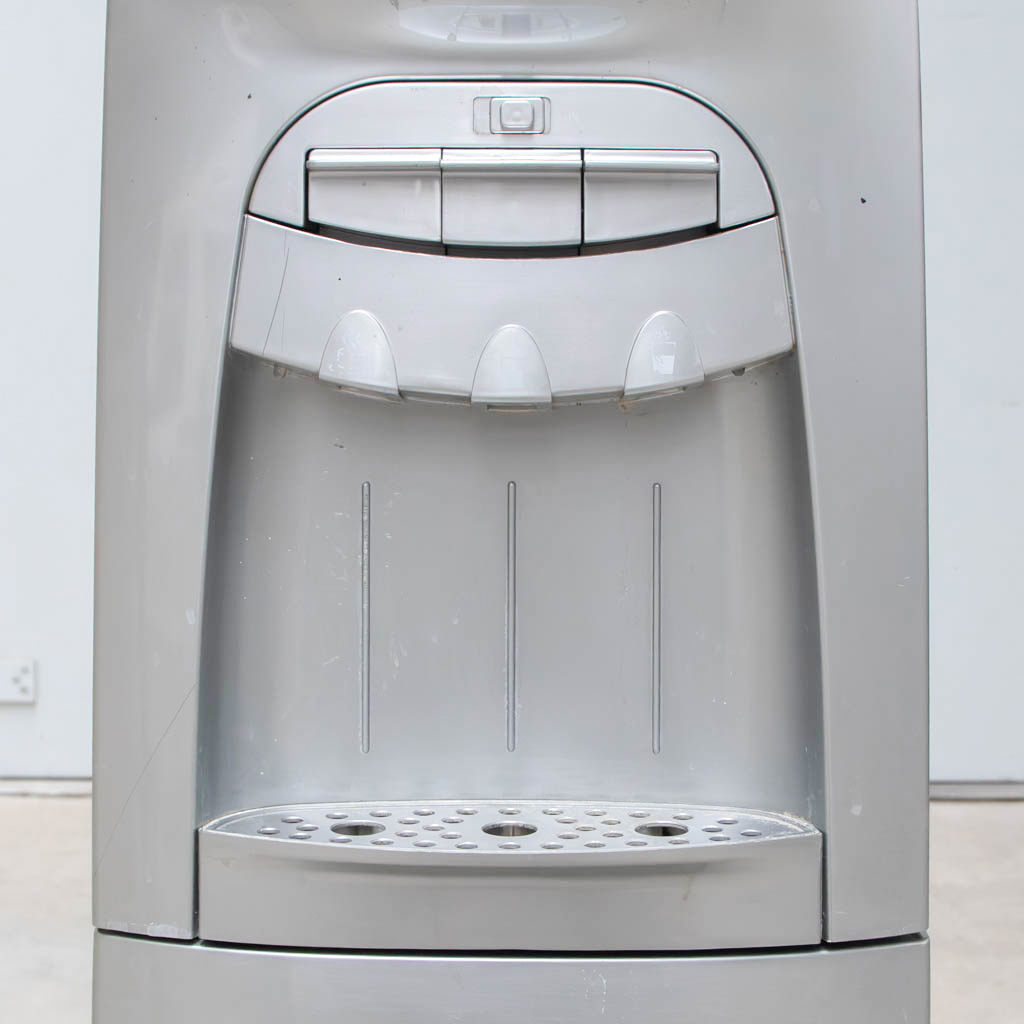 dystrybutor wody bezbutelkowy, dystrybutor wody z mineralizatorem, dystrybutor wody do biura, ekologiczny dystrybutor wody, dystrybutor wody z filtrem, bezbutlowy dystrybutor wody, dystrybutor wody pitnej, dystrybutor wody z sieci, filtracja wody, dystrybutor wody bez butli