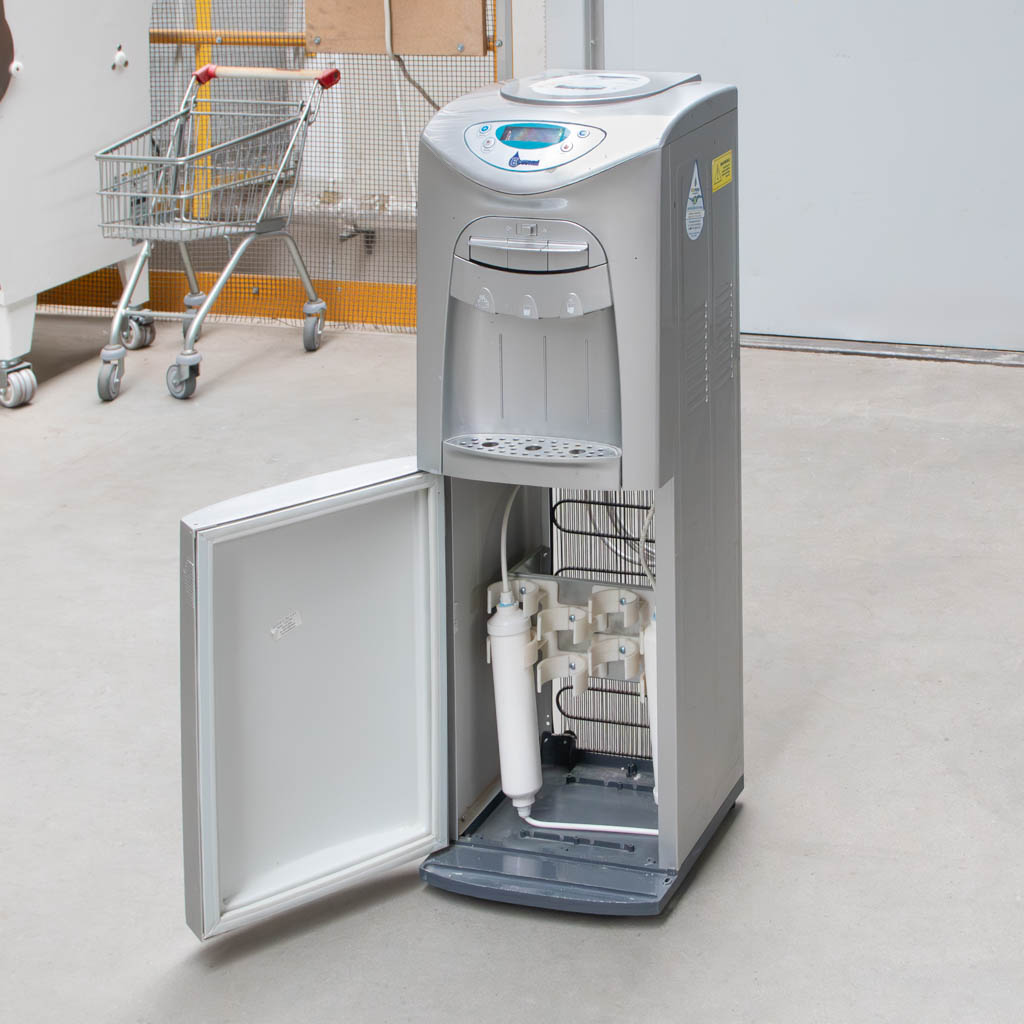 dystrybutor wody bezbutelkowy, dystrybutor wody z mineralizatorem, dystrybutor wody do biura, ekologiczny dystrybutor wody, dystrybutor wody z filtrem, bezbutlowy dystrybutor wody, dystrybutor wody pitnej, dystrybutor wody z sieci, filtracja wody, dystrybutor wody bez butli