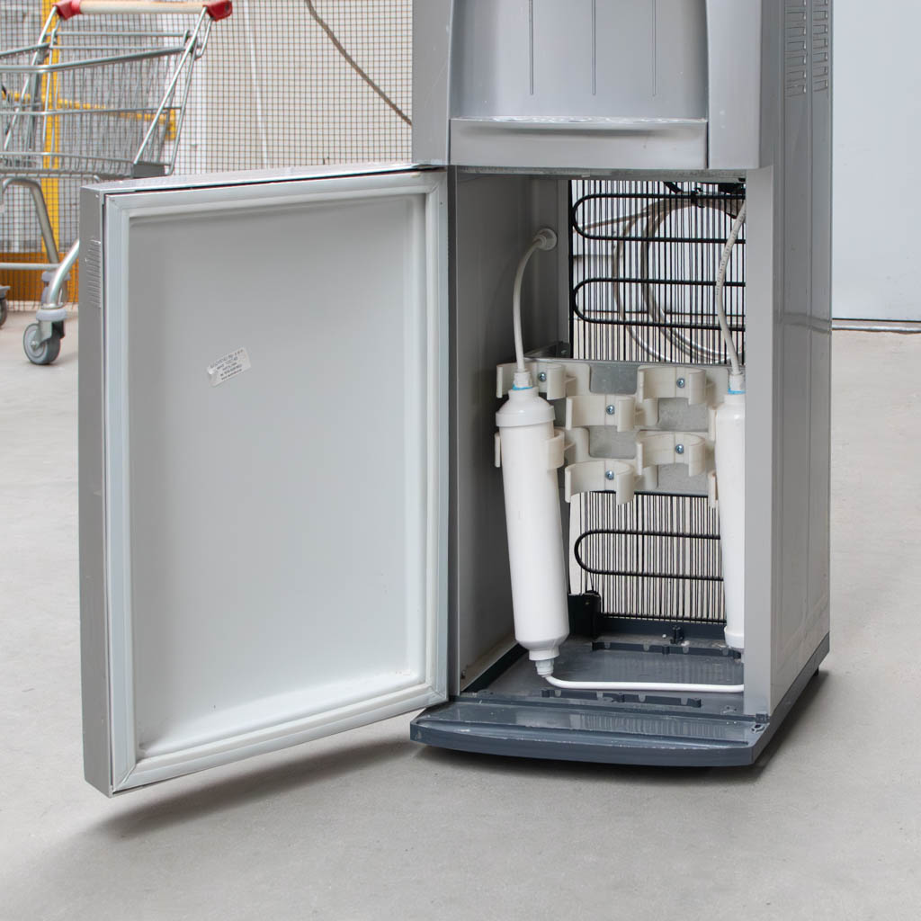 dystrybutor wody bezbutelkowy, dystrybutor wody z mineralizatorem, dystrybutor wody do biura, ekologiczny dystrybutor wody, dystrybutor wody z filtrem, bezbutlowy dystrybutor wody, dystrybutor wody pitnej, dystrybutor wody z sieci, filtracja wody, dystrybutor wody bez butli