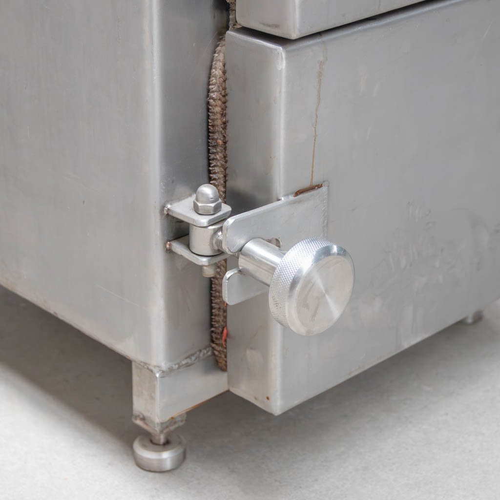 dymogenerator do wędzarni, generator dymu, dymogenerator ze stali nierdzewnej, dymogenerator z grzałką, dymogenerator do komory 2/E, wytwornica dymu do wędzarni, dymogenerator przemysłowy, urządzenie do dymienia, sprzęt wędliniarski