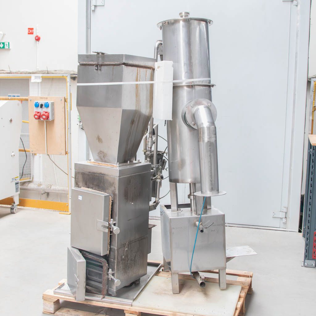 dymogenerator do wędzarni, generator dymu, dymogenerator ze stali nierdzewnej, dymogenerator z grzałką, dymogenerator do komory 2/E, wytwornica dymu do wędzarni, dymogenerator przemysłowy, urządzenie do dymienia, sprzęt wędliniarski