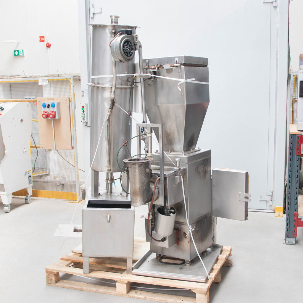 dymogenerator do wędzarni, generator dymu, dymogenerator ze stali nierdzewnej, dymogenerator z grzałką, dymogenerator do komory 2/E, wytwornica dymu do wędzarni, dymogenerator przemysłowy, urządzenie do dymienia, sprzęt wędliniarski