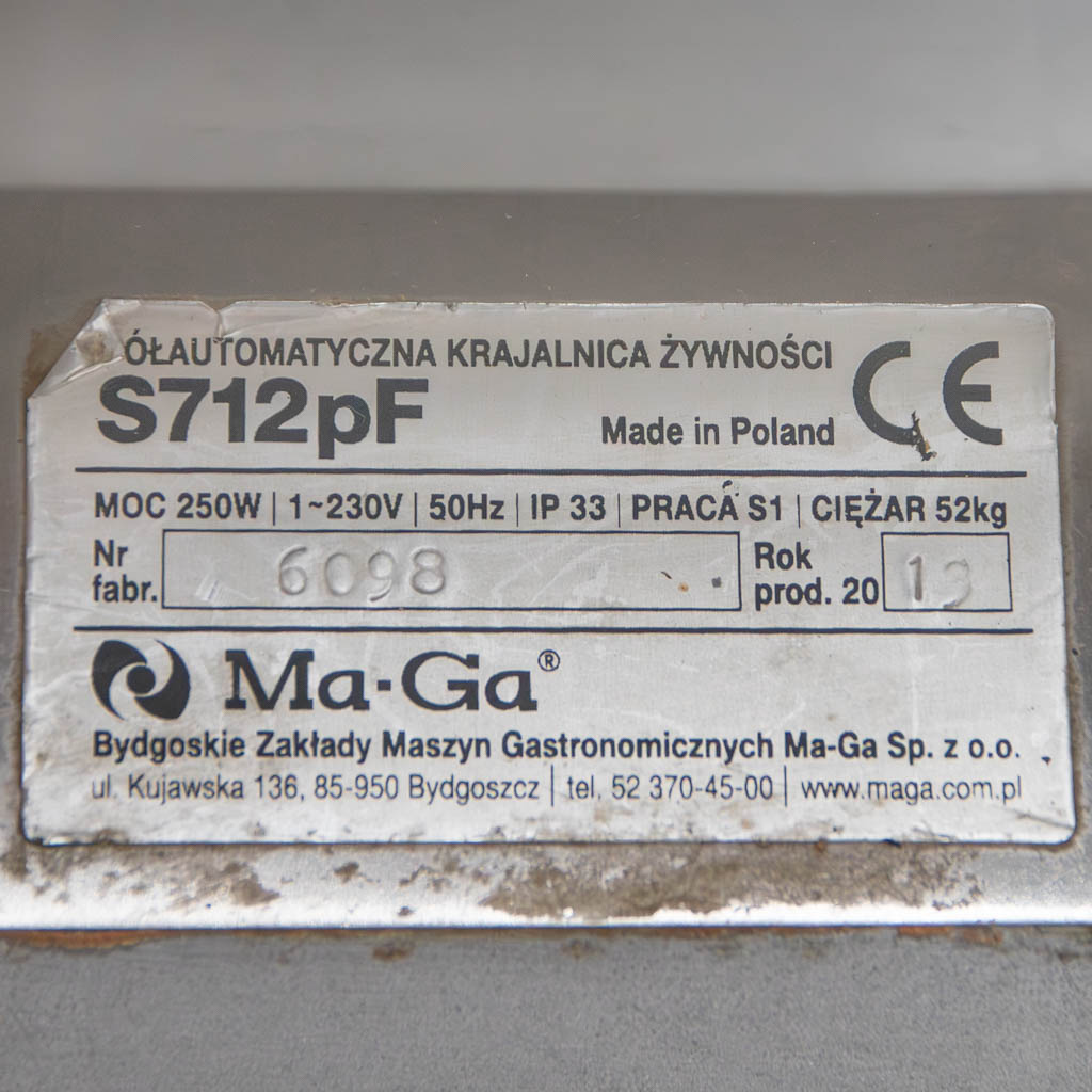 półautomatyczna krajalnica do wędlin i sera
