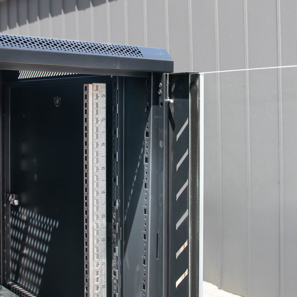 szafa rack, szafa serwerowa, szafa wisząca rack, szafa teleinformatyczna, szafa rack na elektronikę, szafa do monitoringu, szafa na sprzęt IT