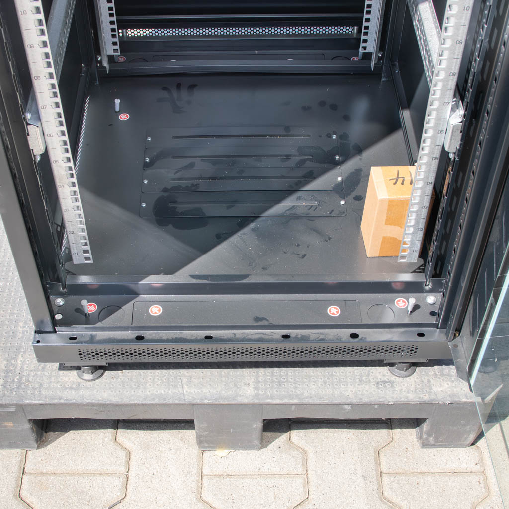 szafa rack, szafa serwerowa, szafa wisząca rack, szafa teleinformatyczna, szafa rack na elektronikę, szafa do monitoringu, szafa na sprzęt IT