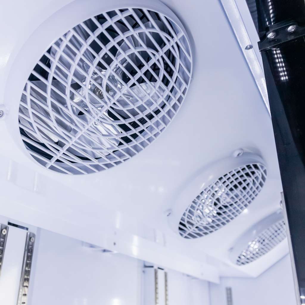 witryna chłodnicza na napoje, witryna ekspozycyjna, witryna chłodnicza do sklepu