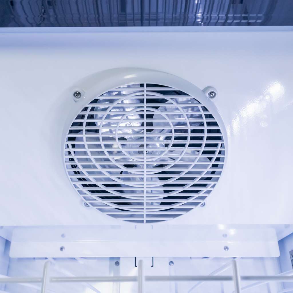 witryna chłodnicza na napoje, witryna ekspozycyjna, witryna chłodnicza do sklepu