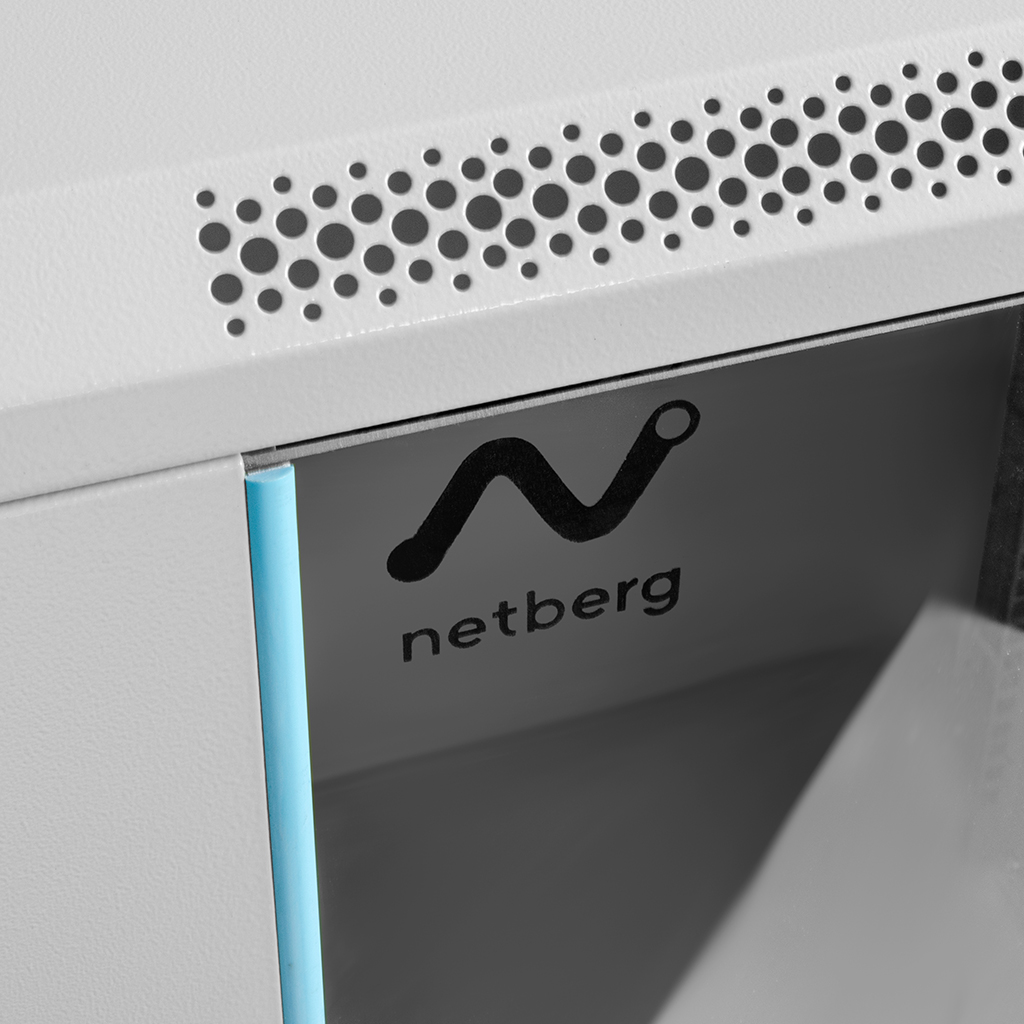 Szafa Rack 19 15U serwerowa na elektronikę NETBERG wisząca 60x40x45cm czarna z drzwiami perforowanymi