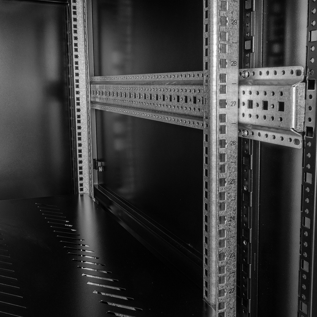 Szafa Rack 19 32U serwerowa na elektronikę NETBERG stojąca , czarna serwerowa 32U