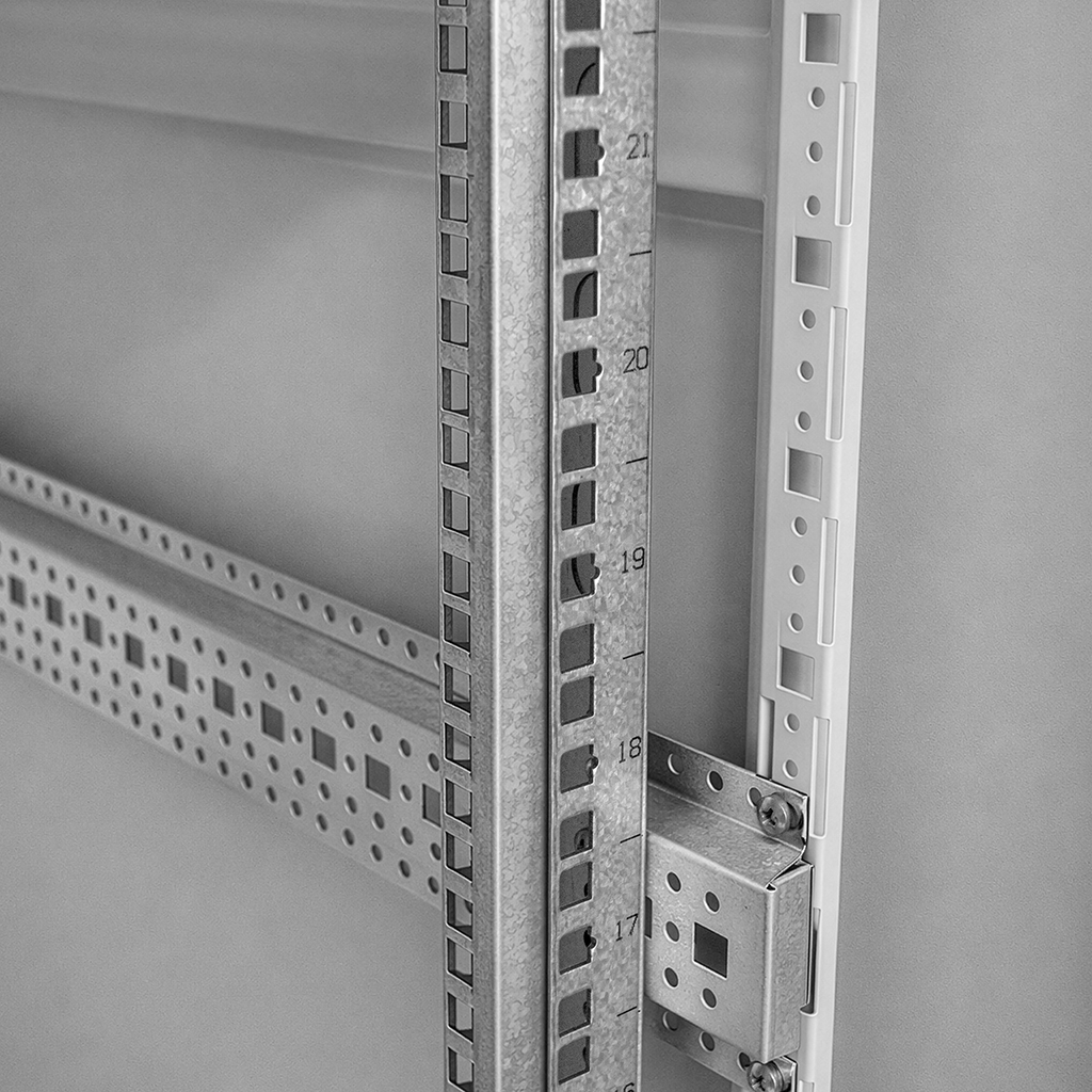 Szafa Rack 19 32U serwerowa na elektronikę NETBERG stojąca 60x100x156.5 cm szara