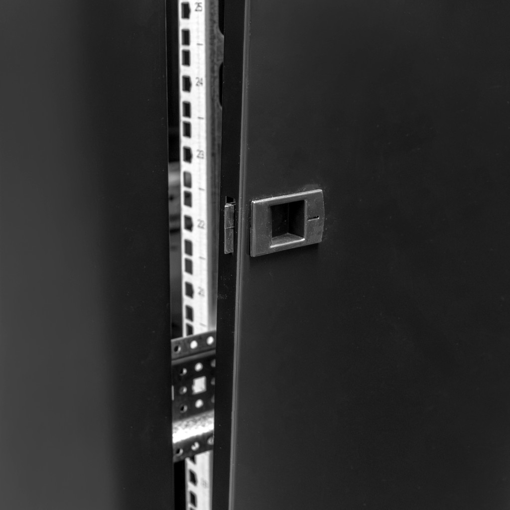 Szafa Rack 19 32U serwerowa na elektronikę NETBERG stojąca 60x100x156.5cm czarna