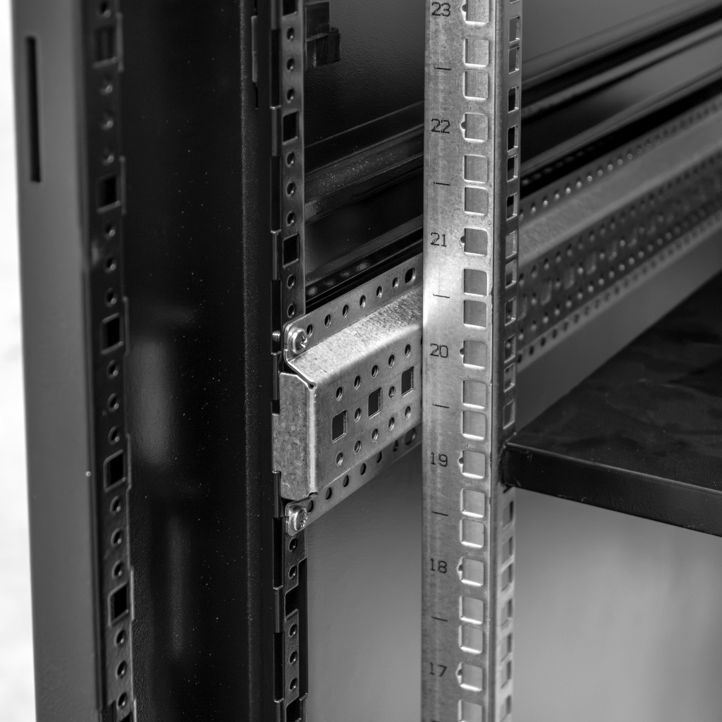 Szafa Rack 19 32U serwerowa na elektronikę NETBERG stojąca 60x100x156.5cm czarna