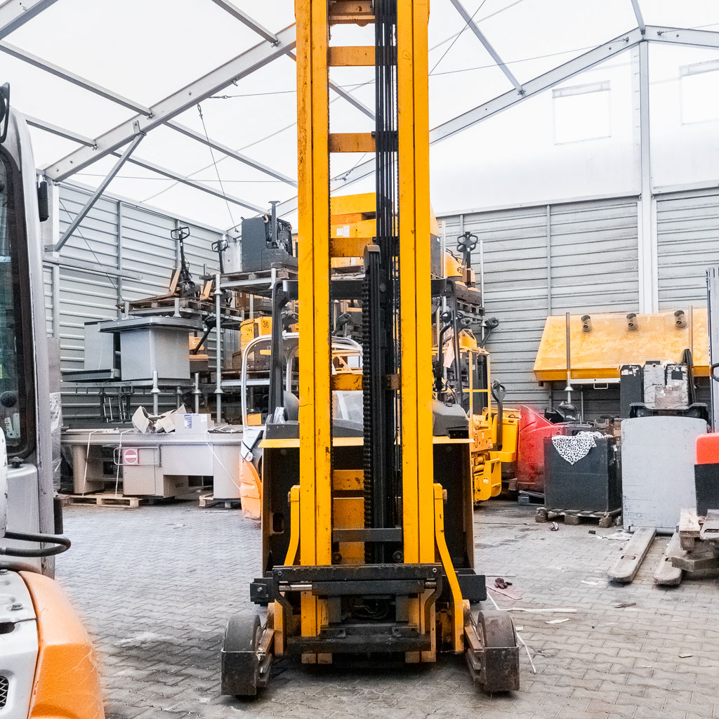 wózek widłowy, wózek wysokiego składowania, wózek elektryczny, wózek magazynowy uszkodzony, wózek na części, sprzęt magazynowy używany