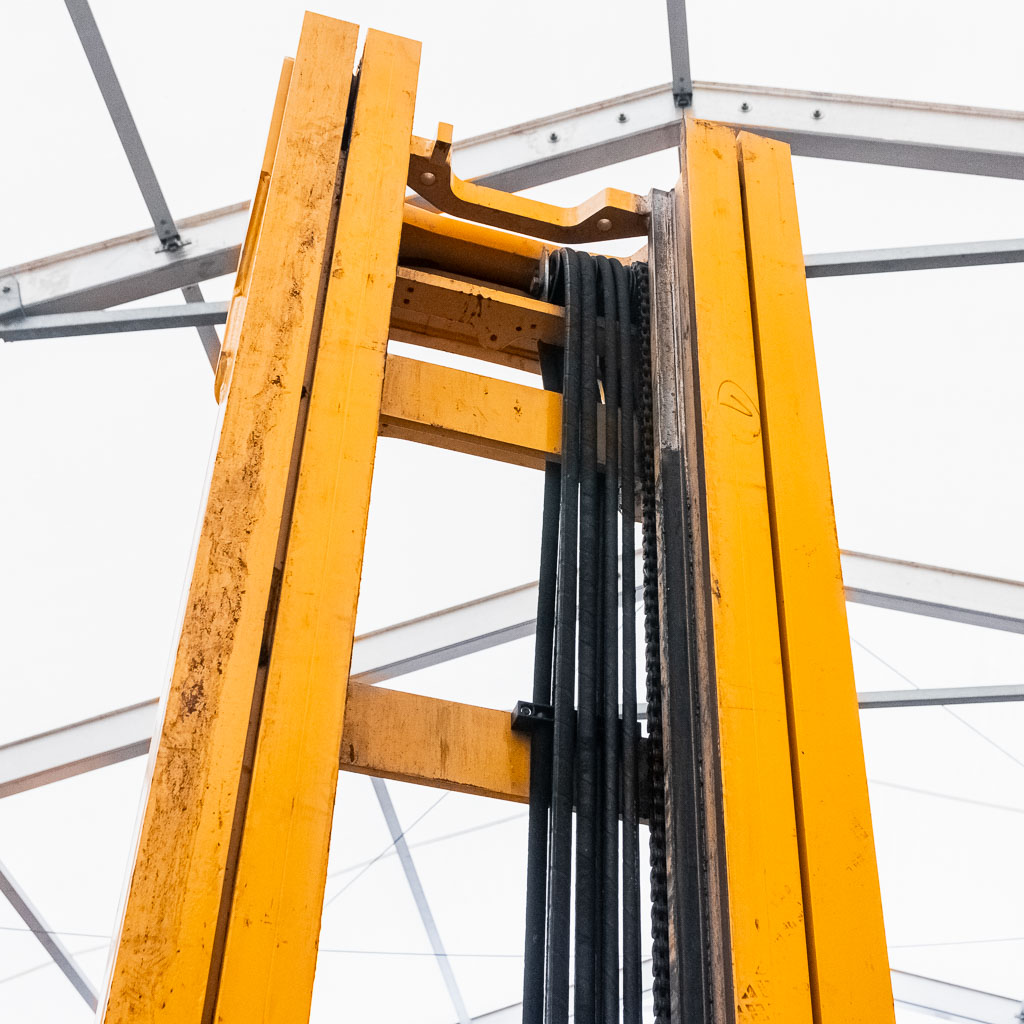 wózek widłowy, wózek wysokiego składowania, wózek elektryczny, wózek magazynowy uszkodzony, wózek na części, sprzęt magazynowy używany