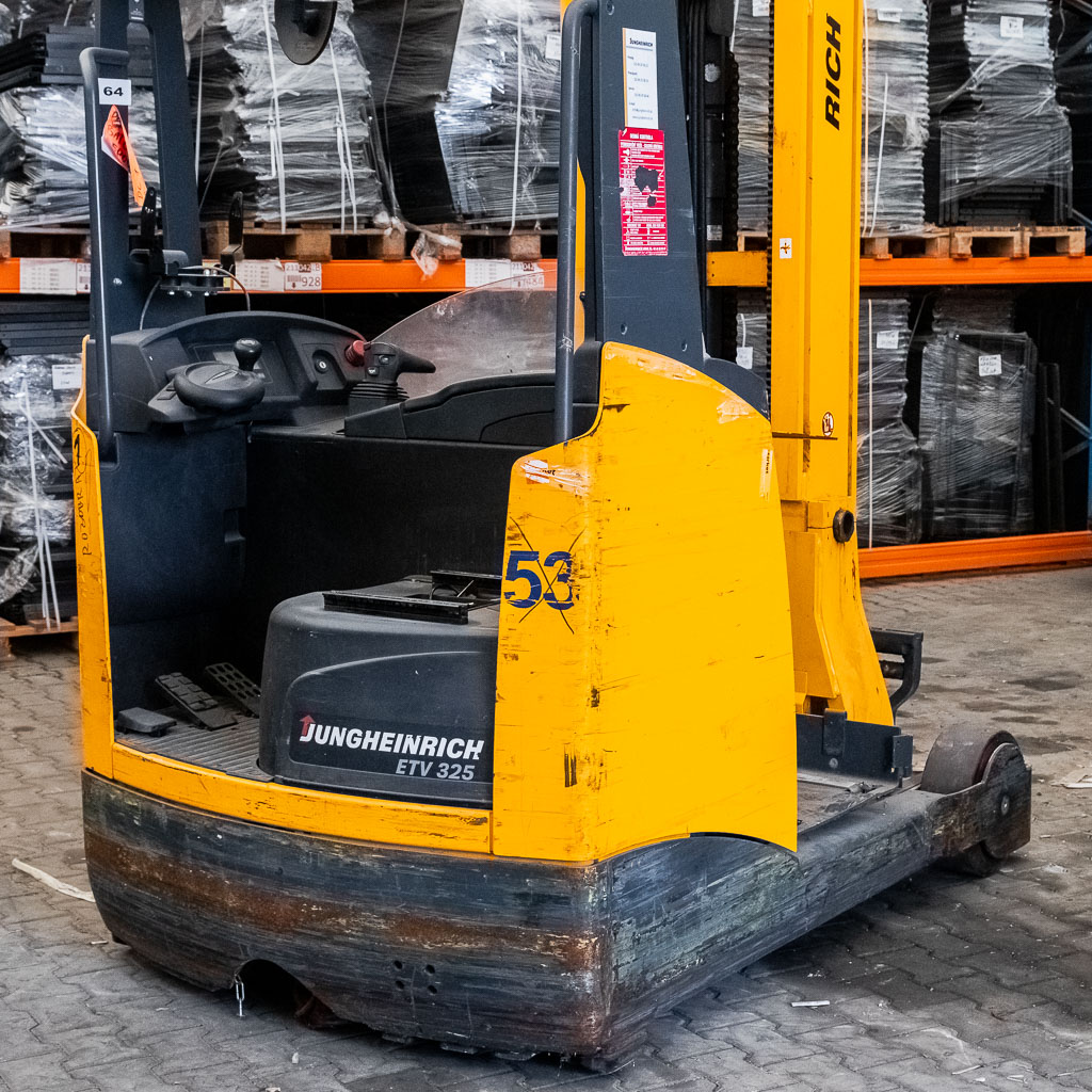 wózek widłowy, wózek wysokiego składowania, wózek elektryczny, wózek magazynowy uszkodzony, wózek na części, sprzęt magazynowy używany