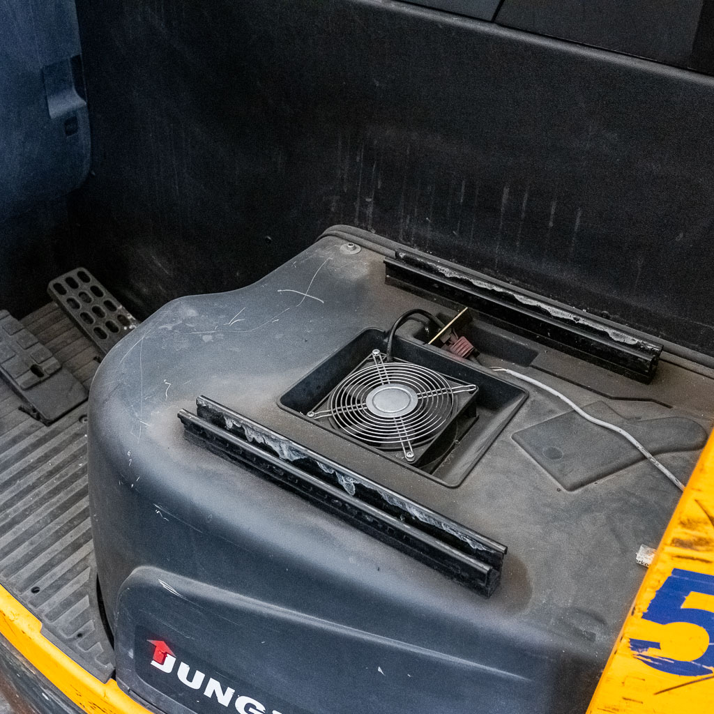 wózek widłowy, wózek wysokiego składowania, wózek elektryczny, wózek magazynowy uszkodzony, wózek na części, sprzęt magazynowy używany