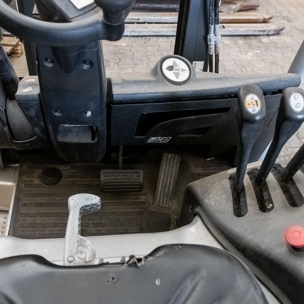 wózek widłowy, wózek wysokiego składowania, wózek elektryczny, wózek magazynowy uszkodzony, wózek na części, sprzęt magazynowy używany