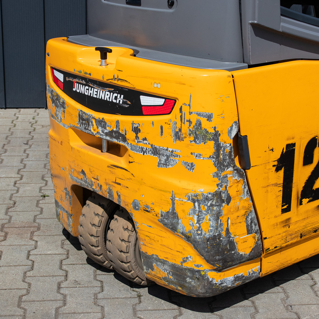 wózek widłowy, Jungheinrich EFG 220, wózek elektryczny, wózek magazynowy, udźwig 2 tony, wózek do magazynu, sprzęt logistyczny, wózek z napędem elektrycznym, maszyny magazynowe, MegaMarket