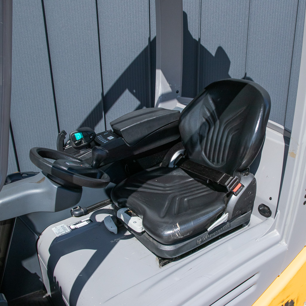 wózek widłowy, Jungheinrich EFG 220, wózek elektryczny, wózek magazynowy, udźwig 2 tony, wózek do magazynu, sprzęt logistyczny, wózek z napędem elektrycznym, maszyny magazynowe, MegaMarket