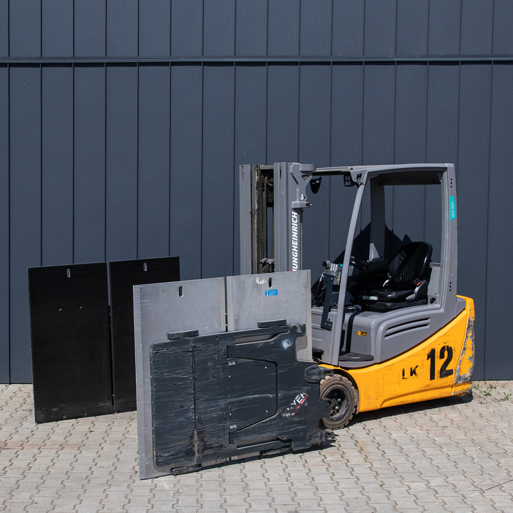 wózek widłowy, Jungheinrich EFG 220, wózek elektryczny, wózek magazynowy, udźwig 2 tony, wózek do magazynu, sprzęt logistyczny, wózek z napędem elektrycznym, maszyny magazynowe, MegaMarket