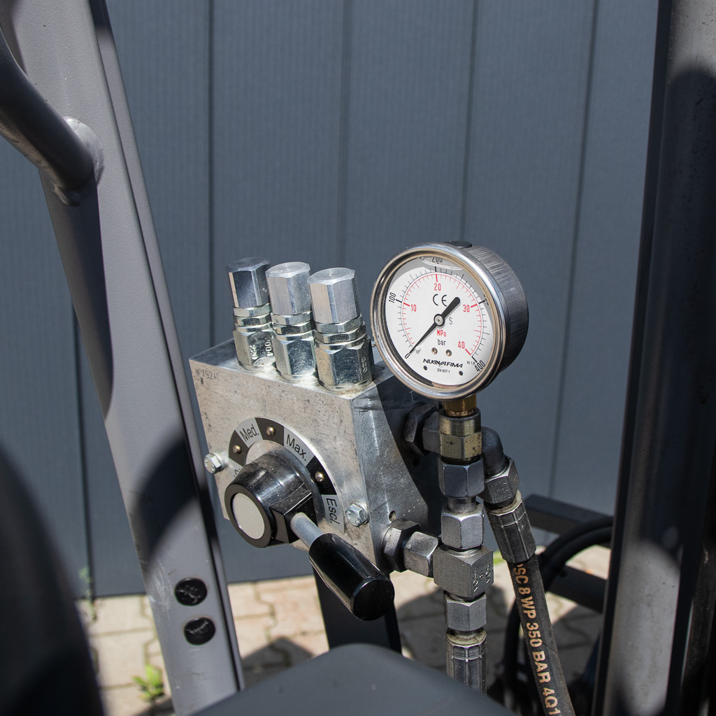 wózek widłowy, Jungheinrich EFG 220, wózek elektryczny, wózek magazynowy, udźwig 2 tony, wózek do magazynu, sprzęt logistyczny, wózek z napędem elektrycznym, maszyny magazynowe, MegaMarket