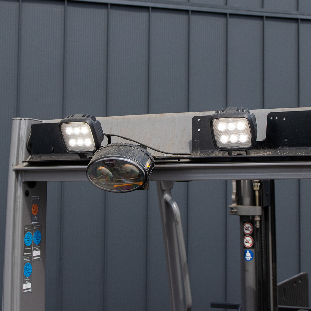 wózek widłowy elektryczny, Jungheinrich EFG 220, wózek magazynowy, wózek z widłami, logistyka magazynowa, wózek do hali, sprzęt transportowy, wózek 2 tony, maszyny Jungheinrich, MegaMarket