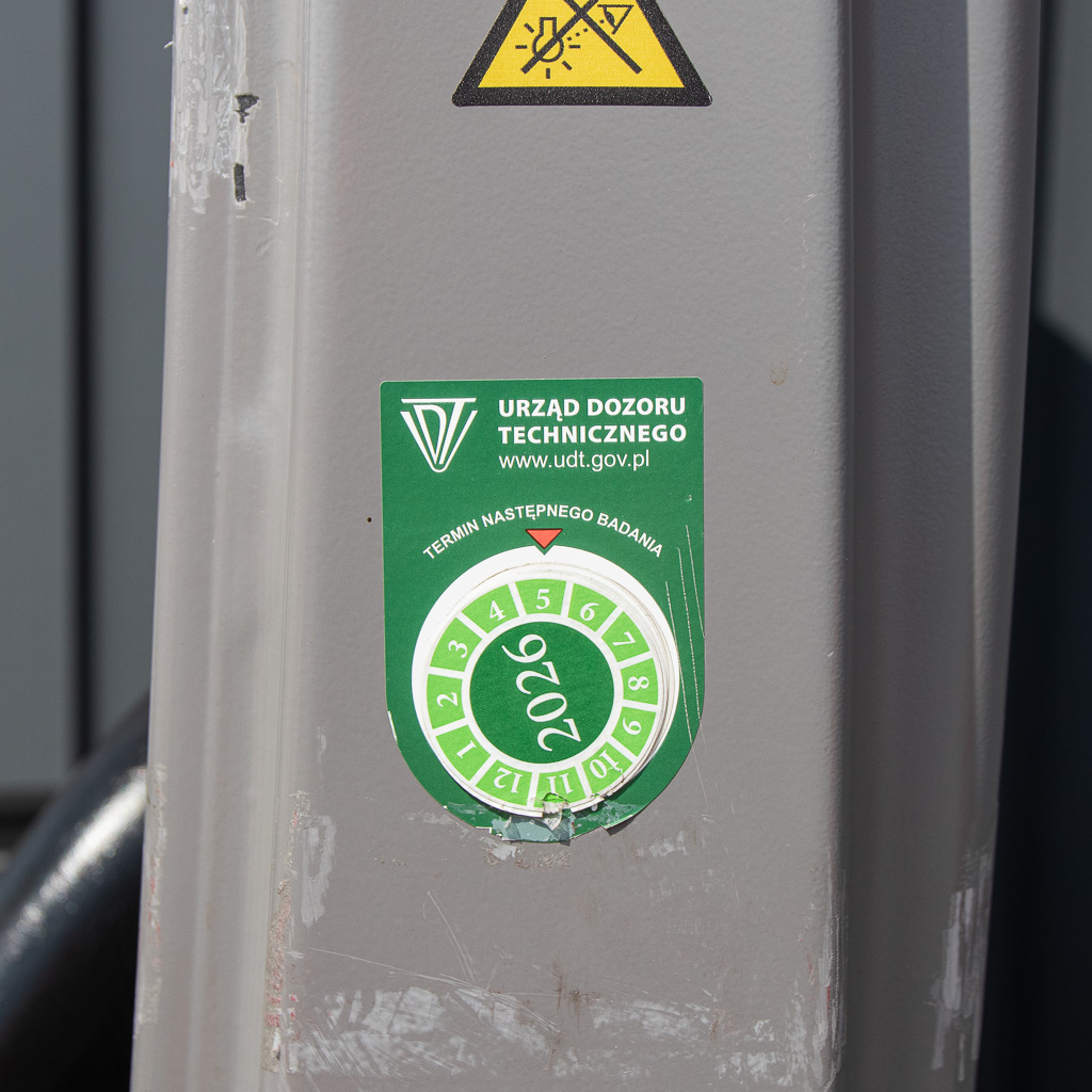 wózek widłowy elektryczny, Jungheinrich EFG 220, wózek magazynowy, wózek z widłami, logistyka magazynowa, wózek do hali, sprzęt transportowy, wózek 2 tony, maszyny Jungheinrich, MegaMarket