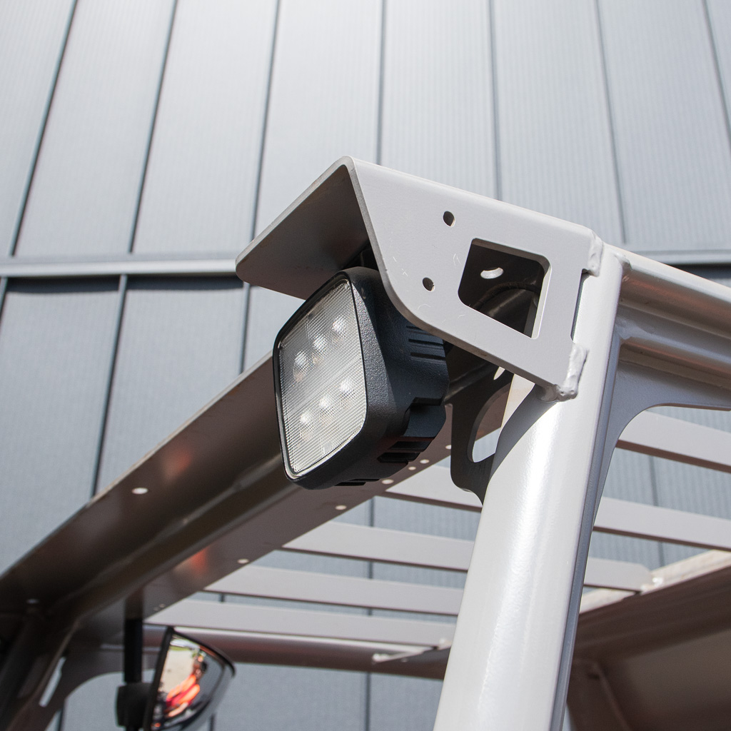 wózek widłowy elektryczny, Jungheinrich EFG 220, wózek magazynowy, wózek z widłami, logistyka magazynowa, wózek do hali, sprzęt transportowy, wózek 2 tony, maszyny Jungheinrich, MegaMarket