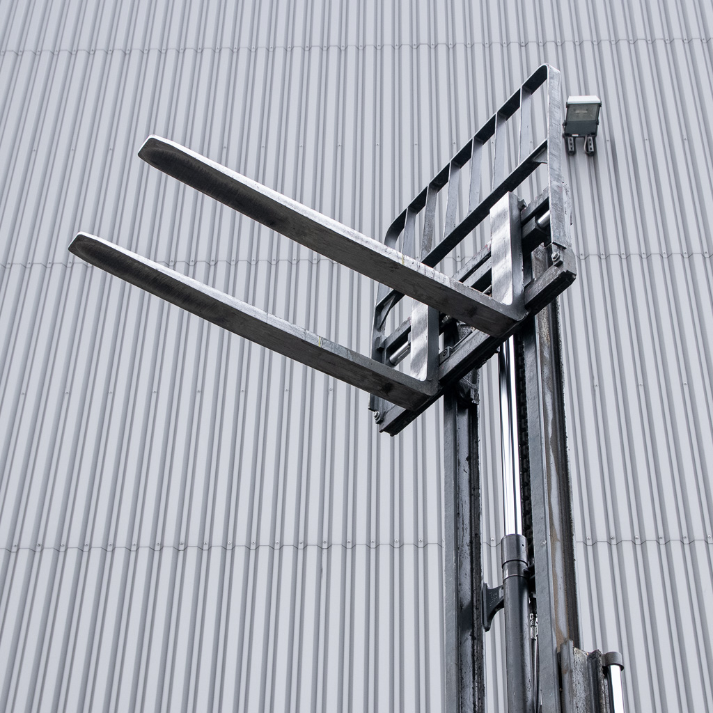 wózek widłowy, wózek elektryczny, sprzęt magazynowy, wózek do magazynu, podnośnik widłowy