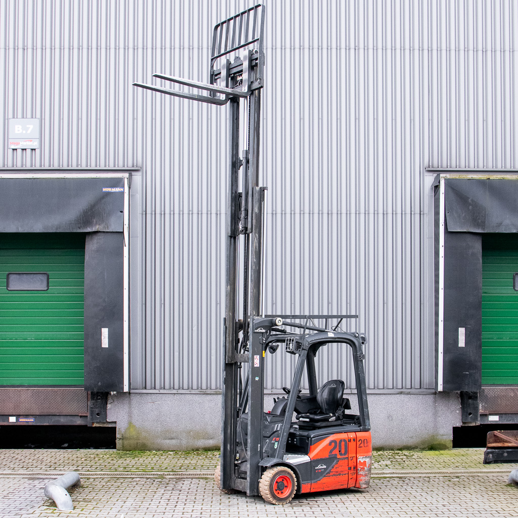 wózek widłowy, wózek elektryczny, sprzęt magazynowy, wózek do magazynu, podnośnik widłowy