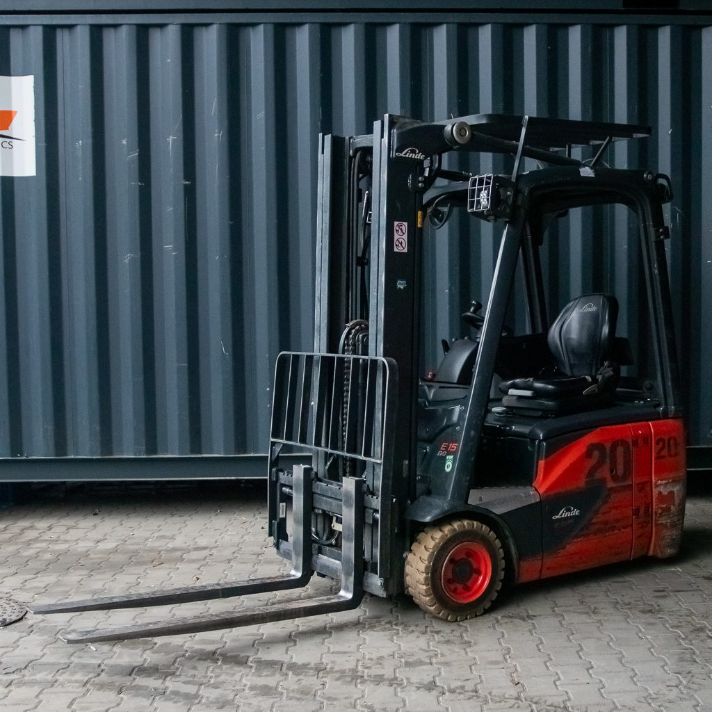 wózek widłowy, wózek elektryczny, sprzęt magazynowy, wózek do magazynu, podnośnik widłowy