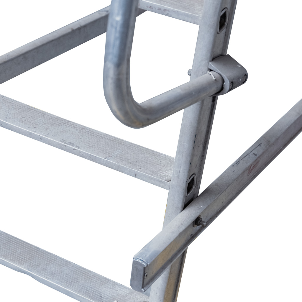 drabina platformowa aluminiowa, drabina z barierkami, drabina robocza przemysłowa, drabina aluminiowa do magazynu, drabina z platformą roboczą, drabina przejezdna z kołami, drabina z poręczami